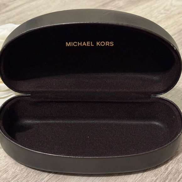 MICHAEL KORS Dark Brown GLASSES CASE Eyeglass Hard Shell Clam Case NEVER USED - Picture 2 of 7